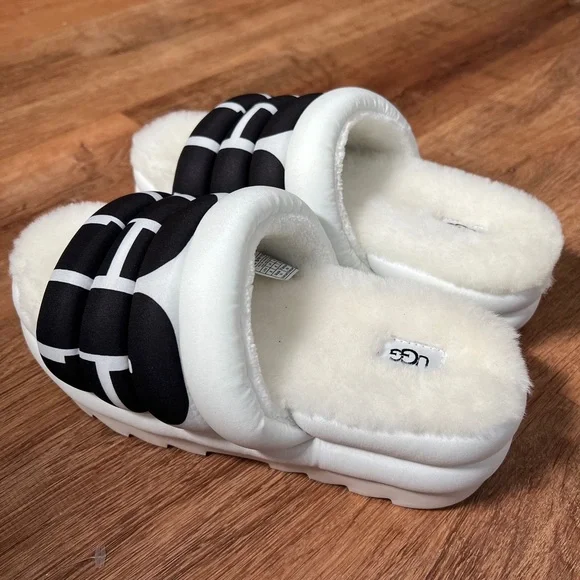NWOB UGG Maxi‎ Slide Logo Real Fur From: Lamb, Fur Origin Australia 🇦🇺 Sz 8